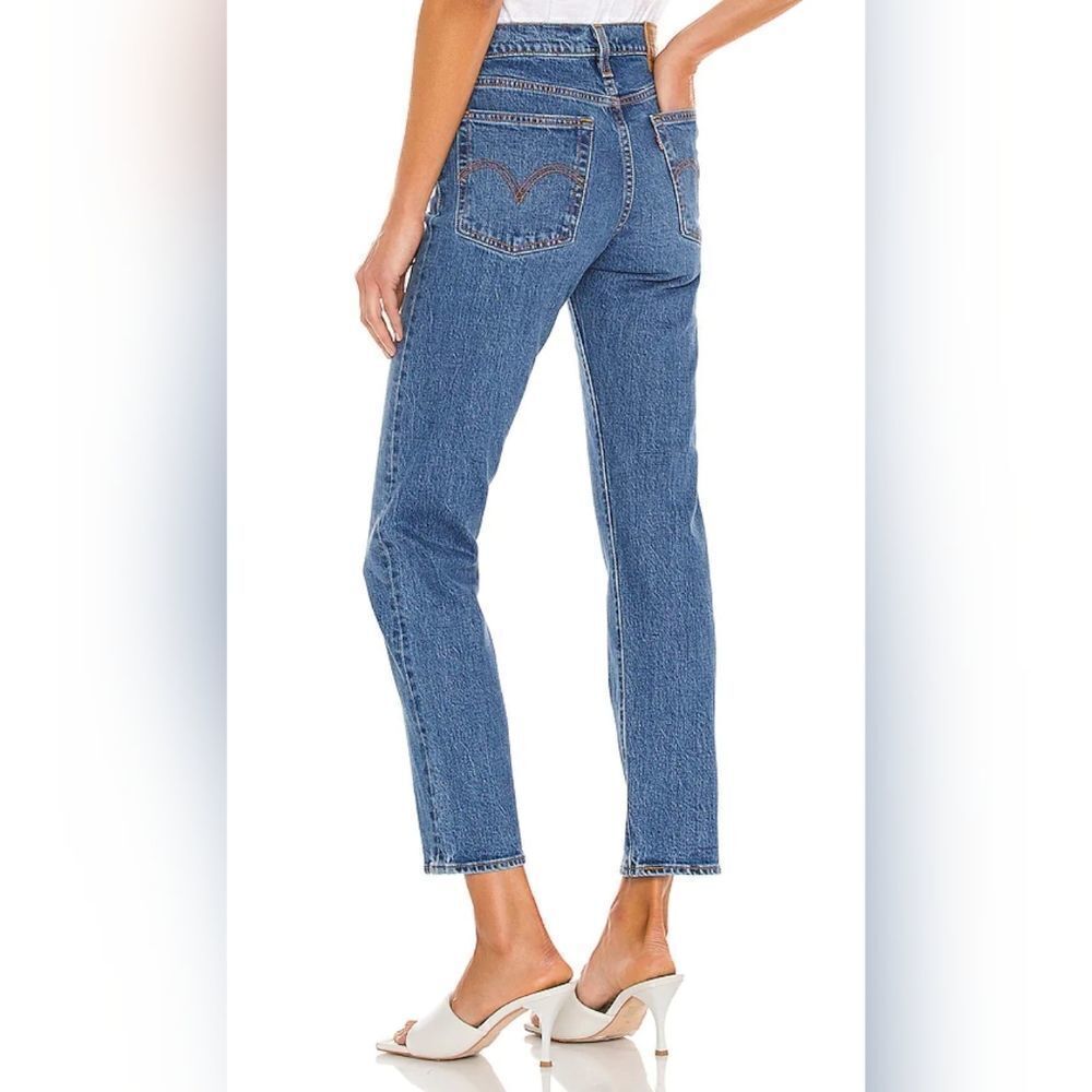 Levi's Wedgie Straight jeans size 25 in EUC - Picture 2 of 10